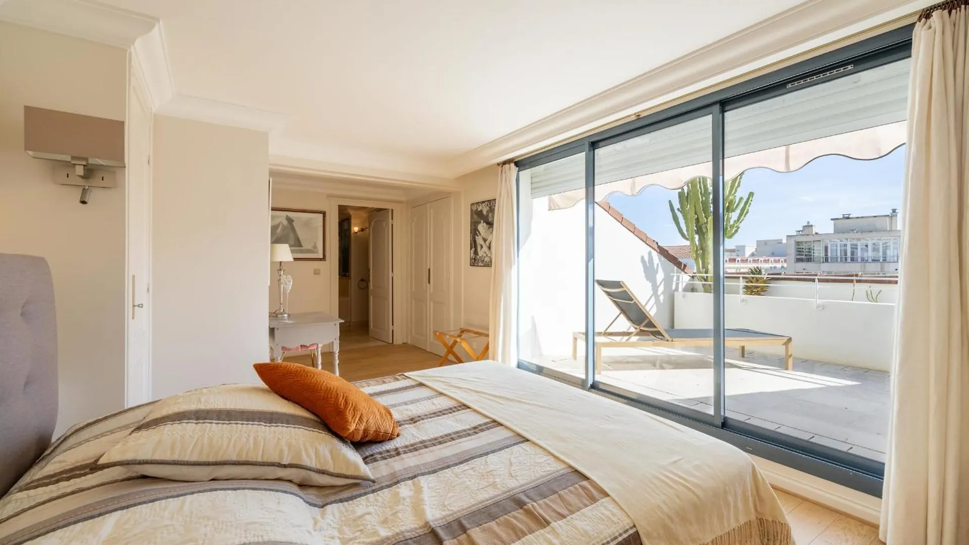 Ref 823 - Cannes Center - Duplex Apartment For Rent