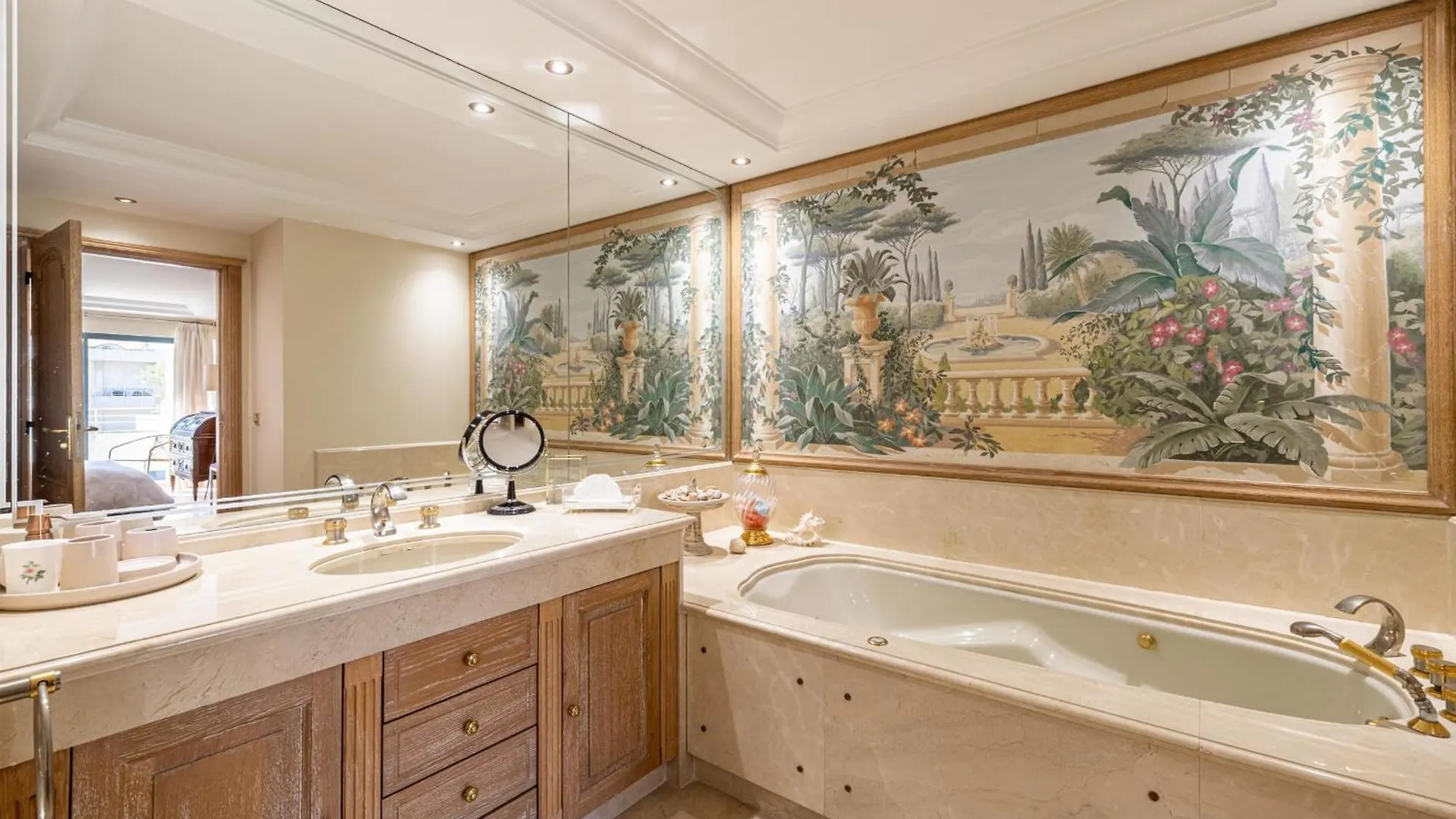 Ref 823 - Cannes Center - Duplex Apartment For Rent