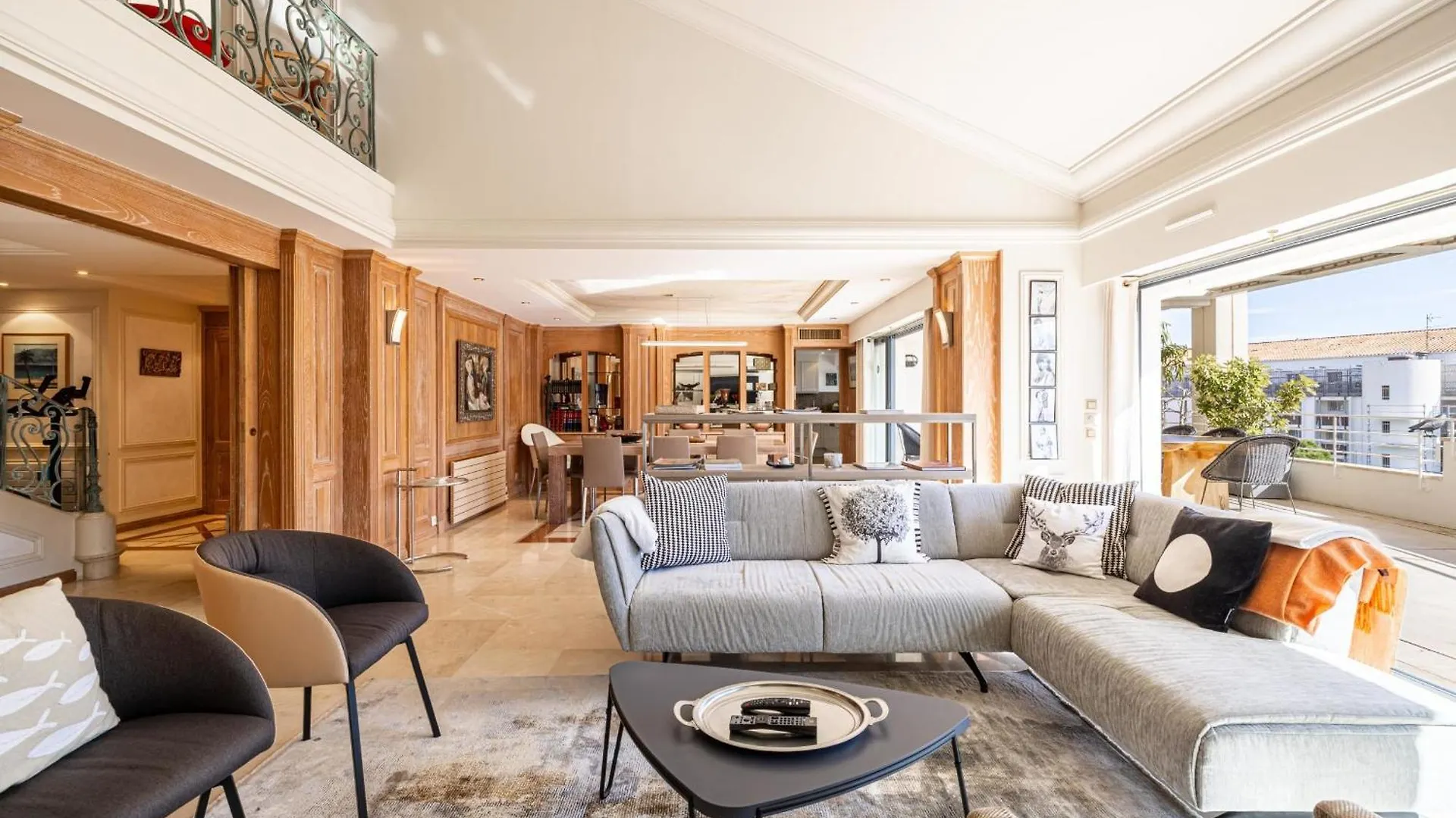 Ref 823 - Cannes Center - Duplex Apartment For Rent