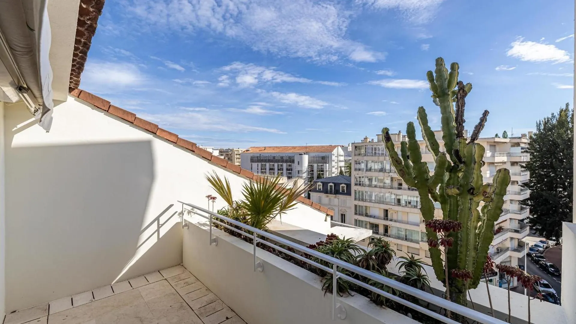 Ref 823 - Cannes Center - Duplex Apartment For Rent