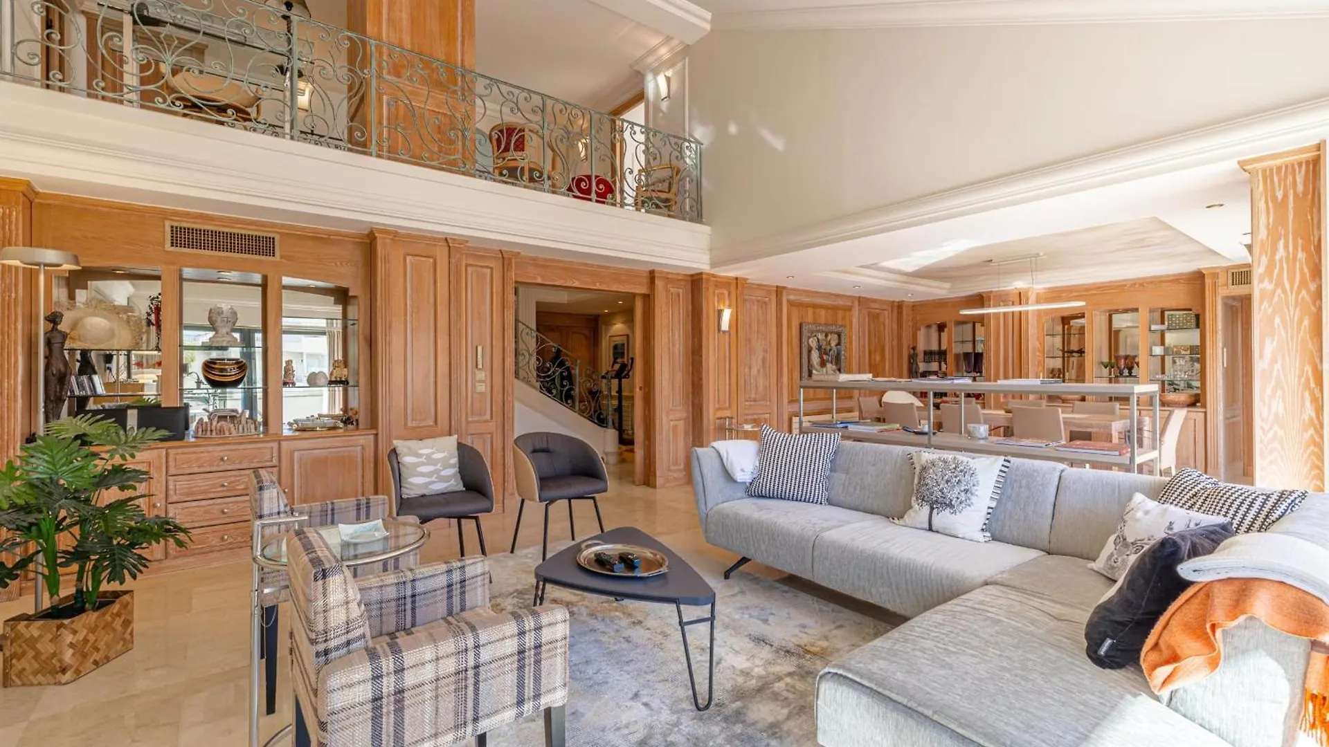 Ref 823 - Cannes Center - Duplex Apartment For Rent 0*,  France