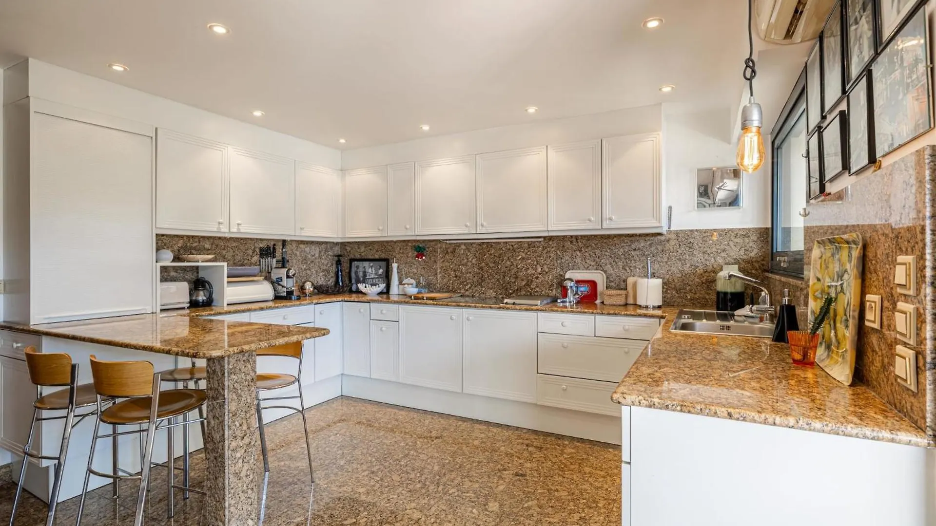 Ref 823 - Cannes Center - Duplex Apartment For Rent 0*,