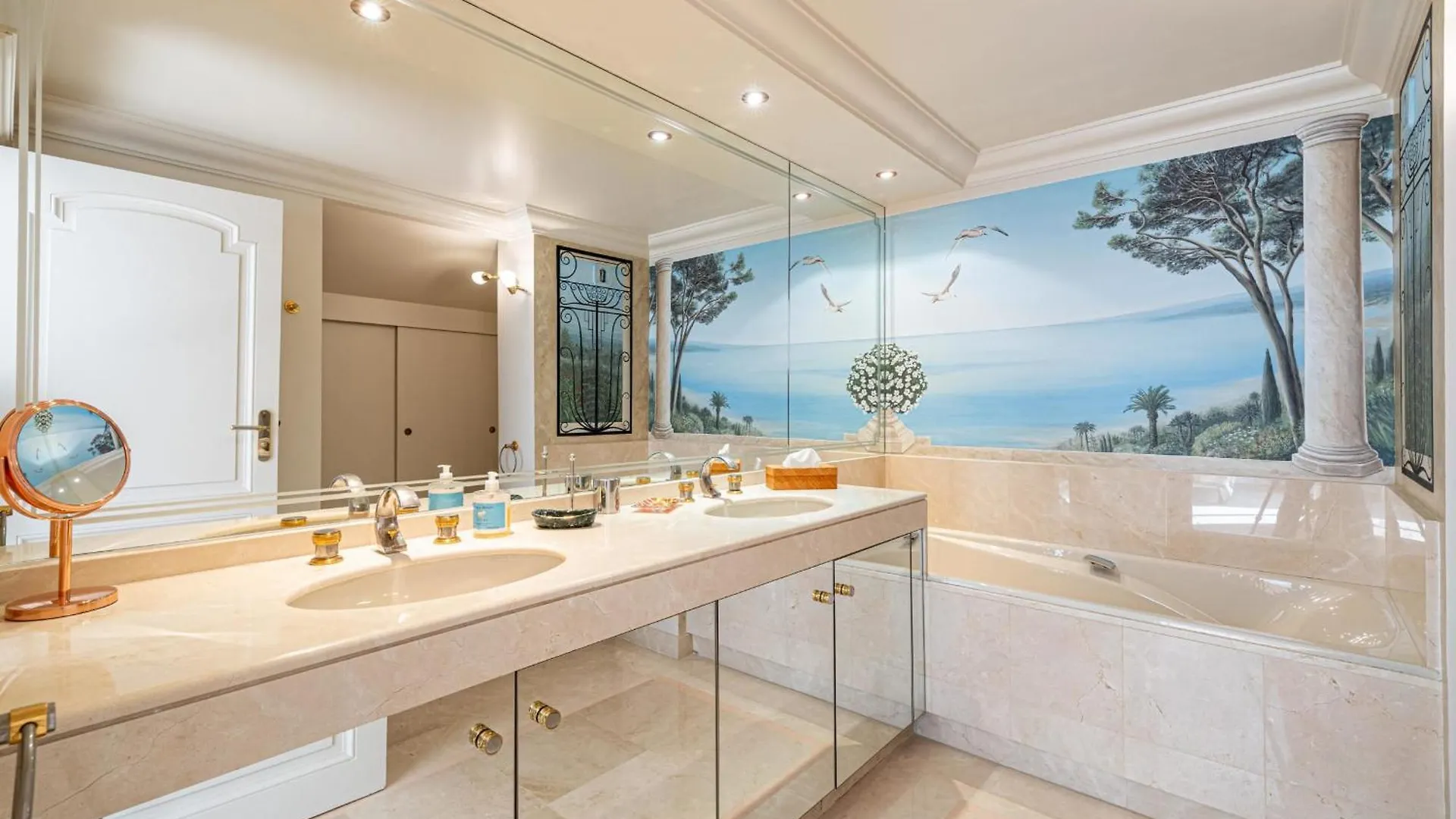 Ref 823 - Cannes Center - Duplex Apartment For Rent